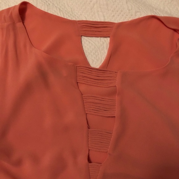 Coral tank with detailed cutout at top-Large. - Picture 3 of 4